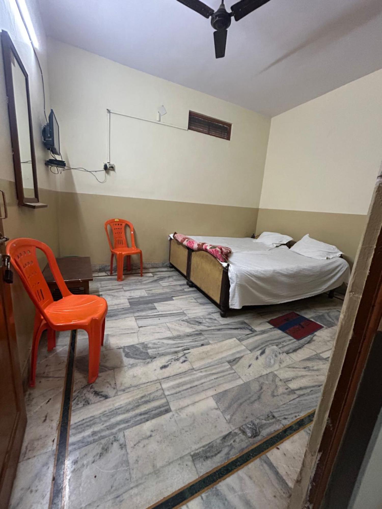 Satsang Lodge Waranasi Zewnętrze zdjęcie