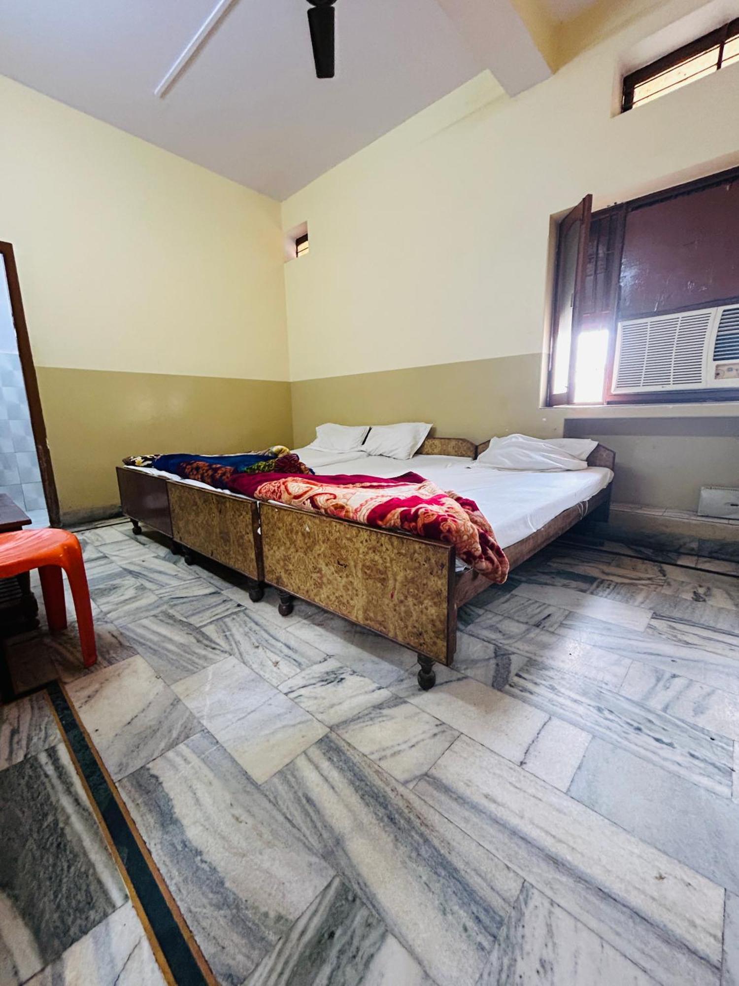 Satsang Lodge Waranasi Zewnętrze zdjęcie