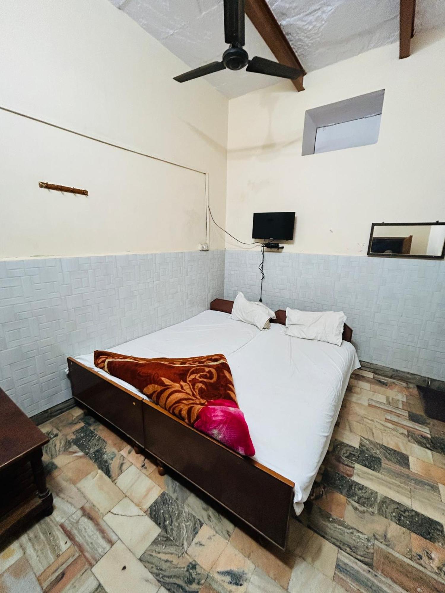 Satsang Lodge Waranasi Zewnętrze zdjęcie